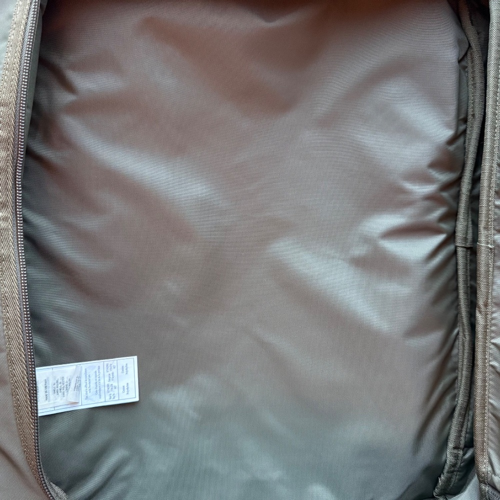 Filson Nylon Ripstop Pullman duffel, surplus green - Picture 6 of 9